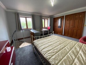 Studley Knapp, Milton Keynes - Host & Stay