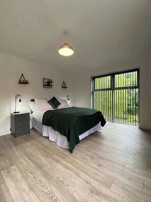 Waterfront, Northampton - Host & Stay