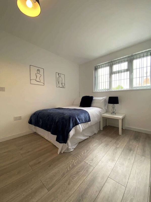 Waterfront, Northampton - Host & Stay