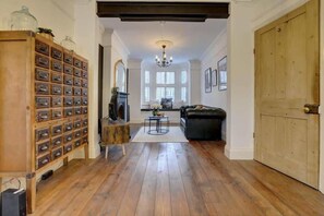 York Street, Bedford - Host & Stay