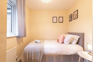 Moresby Way, Peterborough - Host & Stay