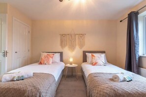 Moresby Way, Peterborough - Host & Stay