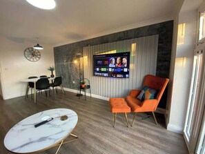 Bluebell Close, Corby - Host & Stay