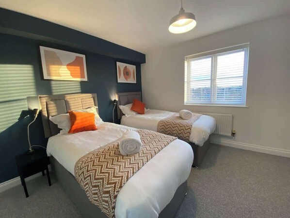 Bluebell Close, Corby - Host & Stay