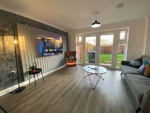 Bluebell Close, Corby - Host & Stay