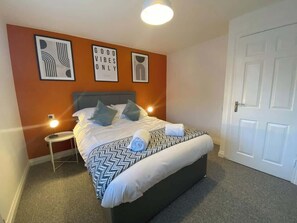 Bluebell Close, Corby - Host & Stay