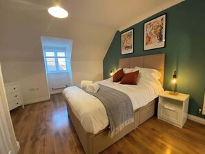 Bluebell Close, Corby - Host & Stay