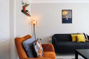 Wiltshire Way, Bletchley - Host & Stay