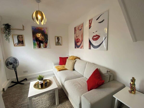 Cotman Close, Milton Keynes - Host & Stay