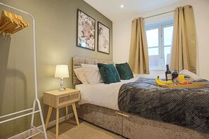 Chicksands Avenue, Milton Keynes - Host & Stay