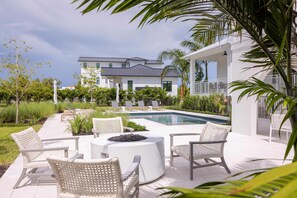 Swap stories and enjoy cocktails around the gas powered fit pit