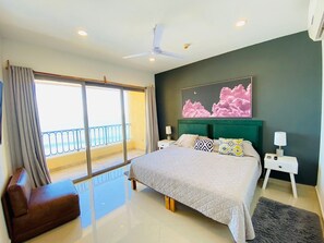 Bed,Bedroom,Photo of the whole room