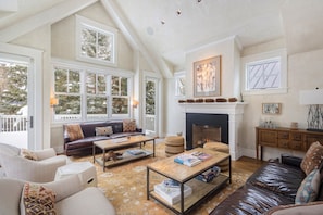 1.01-spruce-house-telluride-living-room(3)