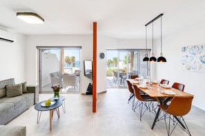 Villa Wave Blue by Ezoria Villas (14358)