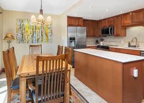 Kitchen & Dining Area