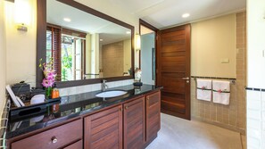 Bathroom sink