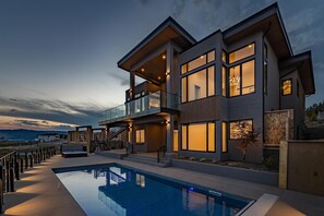 Luxury Home With Private Pool
