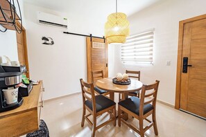 Tropical ground floor, swimming pool, gym (1277)