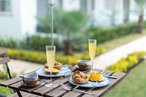 Tropical ground floor, swimming pool, gym (1294)