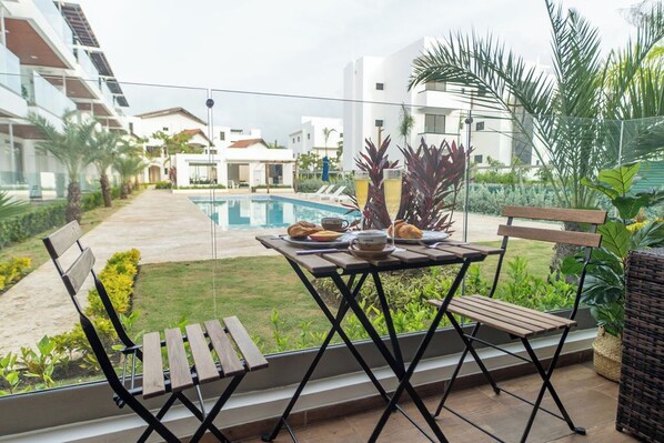 Tropical ground floor, swimming pool, gym (1296)