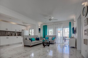 Ocean View Beautiful Apartment STM D201 (512)