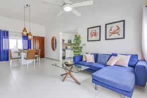 Beautiful Beachfront 2-BDR. STM D301 (545)