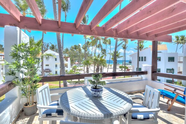 Beautiful Beachfront 2-BDR. STM D301 (530)