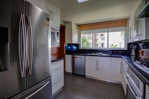 Stunning Beachfront 2-BDR Apartment. H-202 (991)