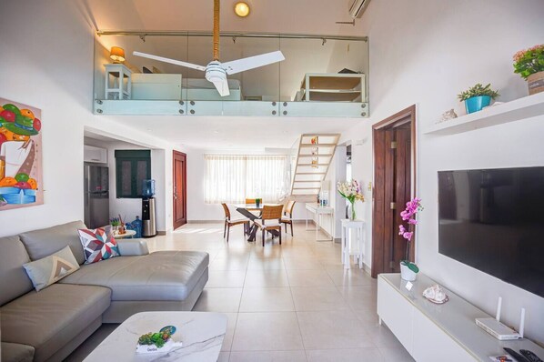 Room Mare F-302  Share  Save (1119)