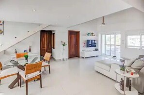 Room Mare F-302  Share  Save (1120)