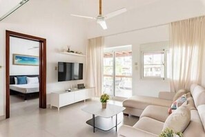 Room Mare F-302  Share  Save (1121)