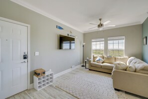 Living Room | Full Sleeper Sofa | Free WiFi | Smart TV | Board Games