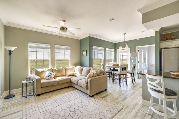 Corpus Christi Vacation Rental | 2BR | 2BA | 974 Sq Ft | Stairs Required