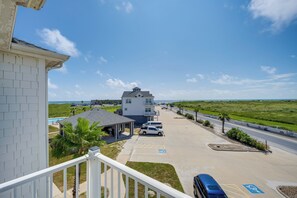 Exterior | Single-Story Condo | 3rd-Floor Unit | Central Heating & A/C