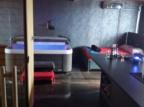 Indoor spa tub