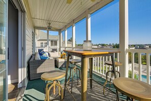 Private Screened Balcony | Outdoor Seating