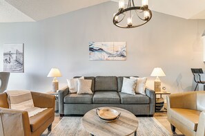 Living Room | Smart TV | Free WiFi | Single-Story Unit