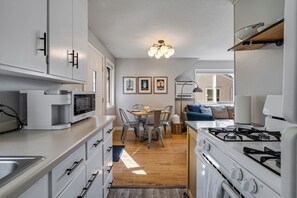 Kitchen & Dining Area
