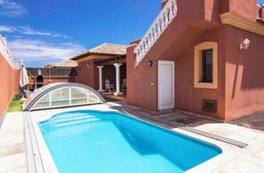 Swimming pool terrace
