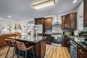 Spacious kitchen with modern amenities :)