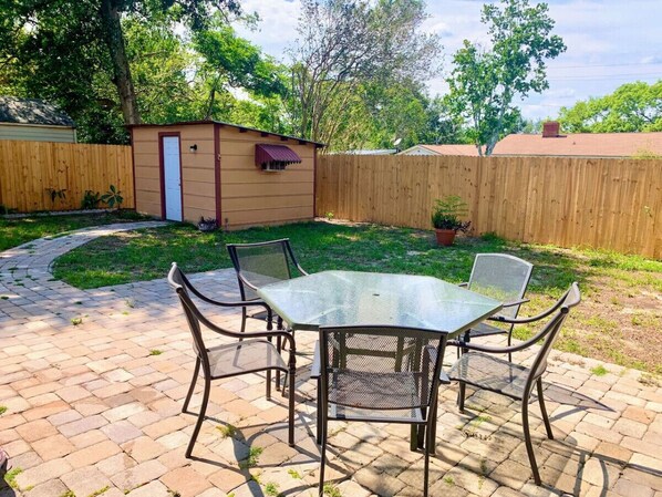 Outdoor dining