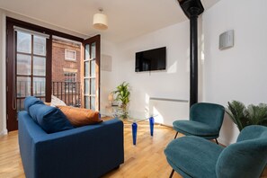 Living Room / Lounge