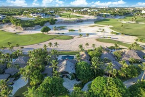 Caleton Villa 6: aerial view of the property and Punta Espada golf course (hole 11)