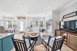 Beautiful Adventures | Main Living Area | 1st Floor