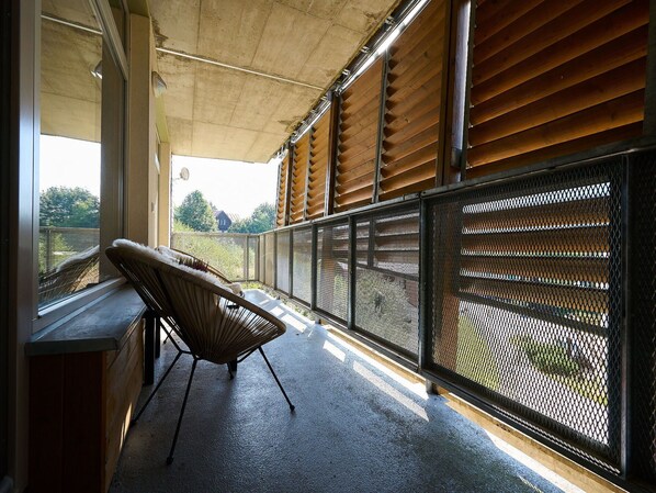 Schatten, Holz, Interior Design, Gebäude, Fenster, Tönungen Und Schatten, Gittergewebe, Tür, Pflanze, Glas
