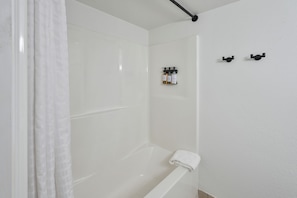 Perfect for families or friends, this stylishly updated space features two plush queen beds and modern amenities for a relaxing stay. Enjoy the comfort and convenience of a beautifully refreshed room. Book your mountain retreat now!