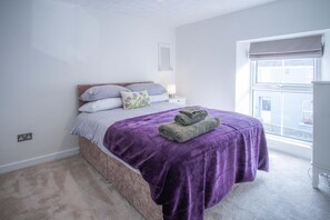 Pink Cottage - 4 Bedrooms & Hot Tub - Tenby (23826)