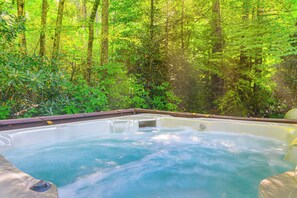 Furnished Deck | Private Hot Tub | Free WiFi | Central A/C & Heating