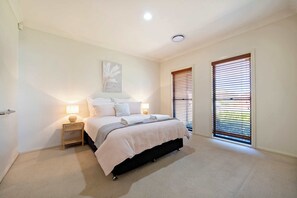 Master Bedroom - Queen Bed, Ensuite + WIR