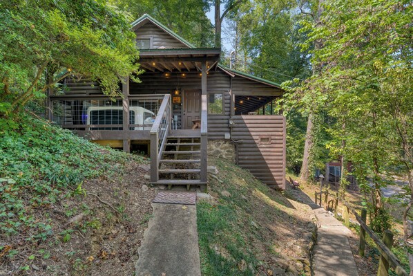 Classic cabin design gives you a true mountain experience.